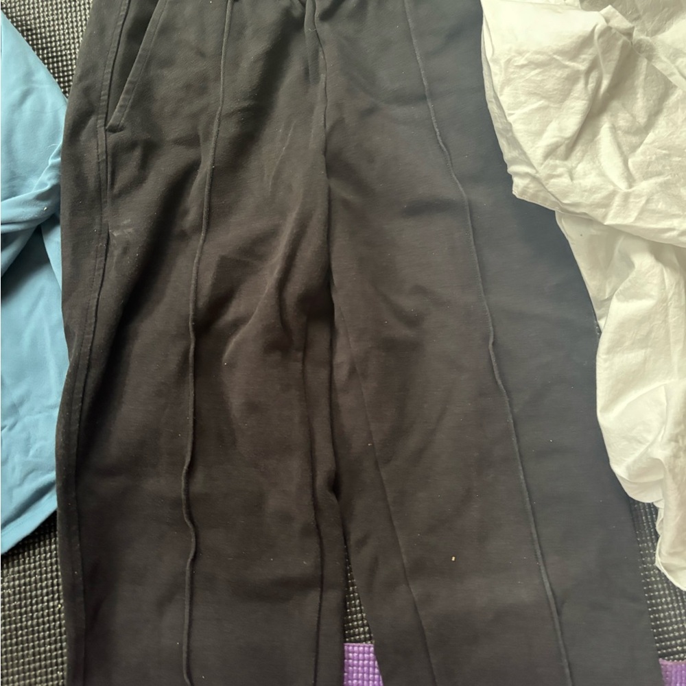 Everlane - Picture 3 of 5